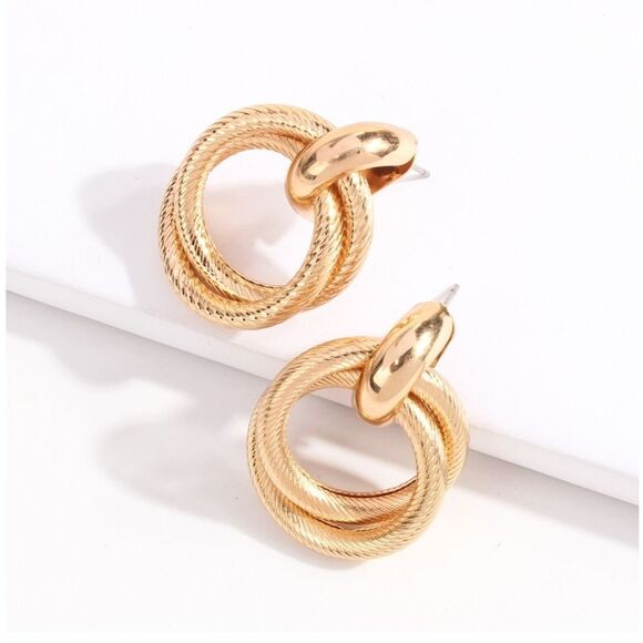 NEW TEXTURED GOLD DOUBLE CIRCLE STUD EARRINGS - Picture 4 of 7